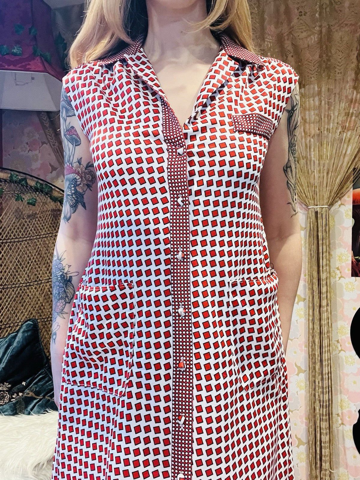 Vintage 1960s Shirt Dress Retro Print Button Down Dress With Pockets Red Size 10
