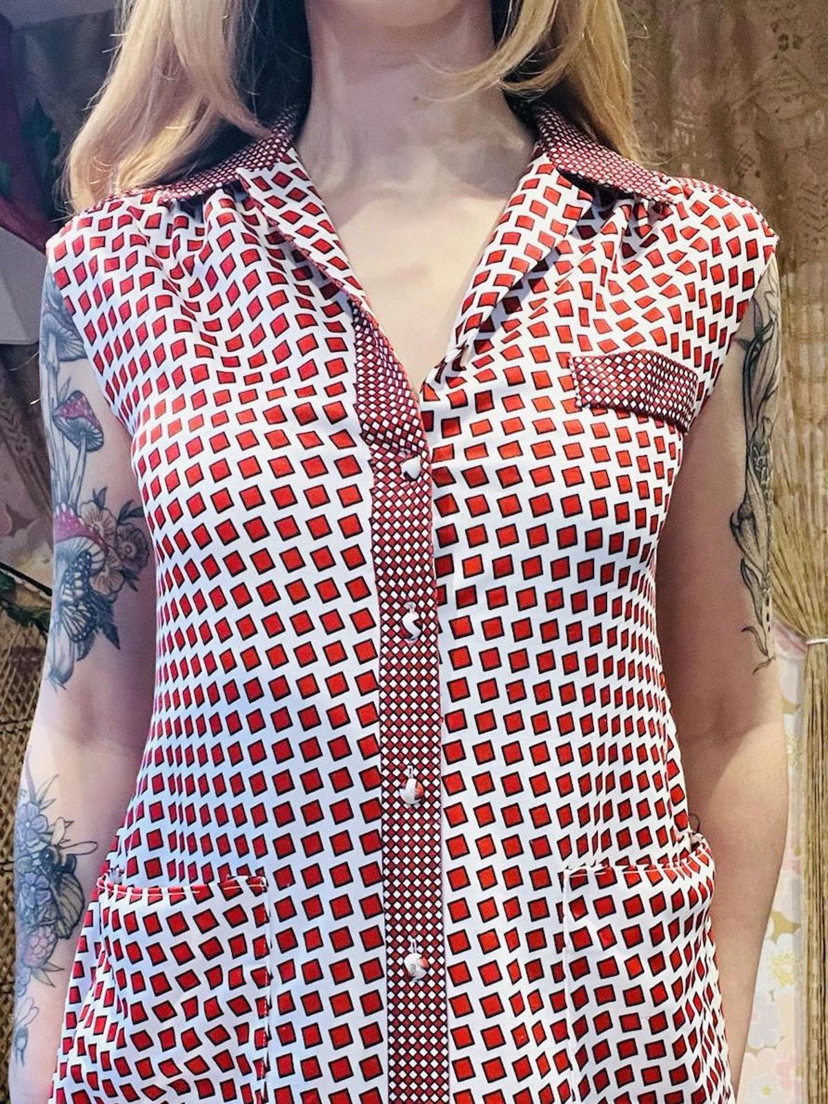 Vintage 1960s Shirt Dress Retro Print Button Down Dress With Pockets Red Size 10