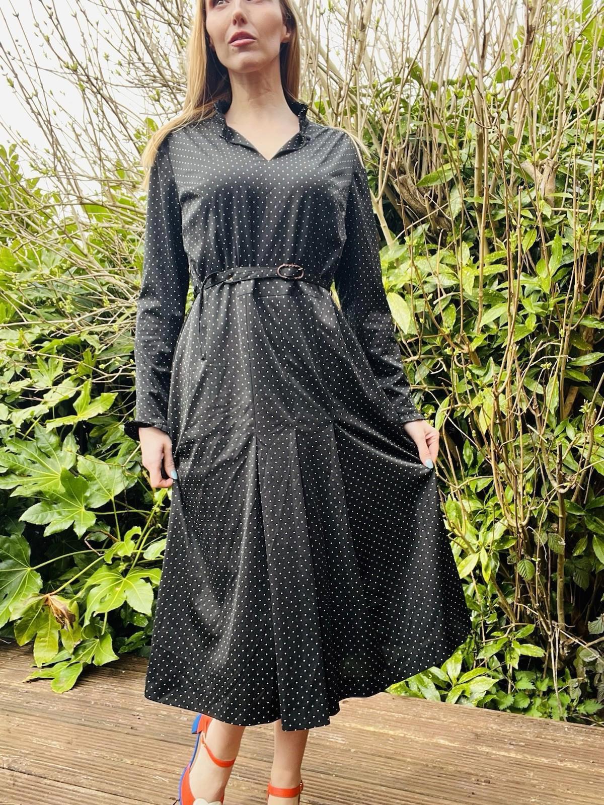Vintage 1960s Polkadot Dress Cinched Waist Ruffle Collar Long Sleeve Black 16