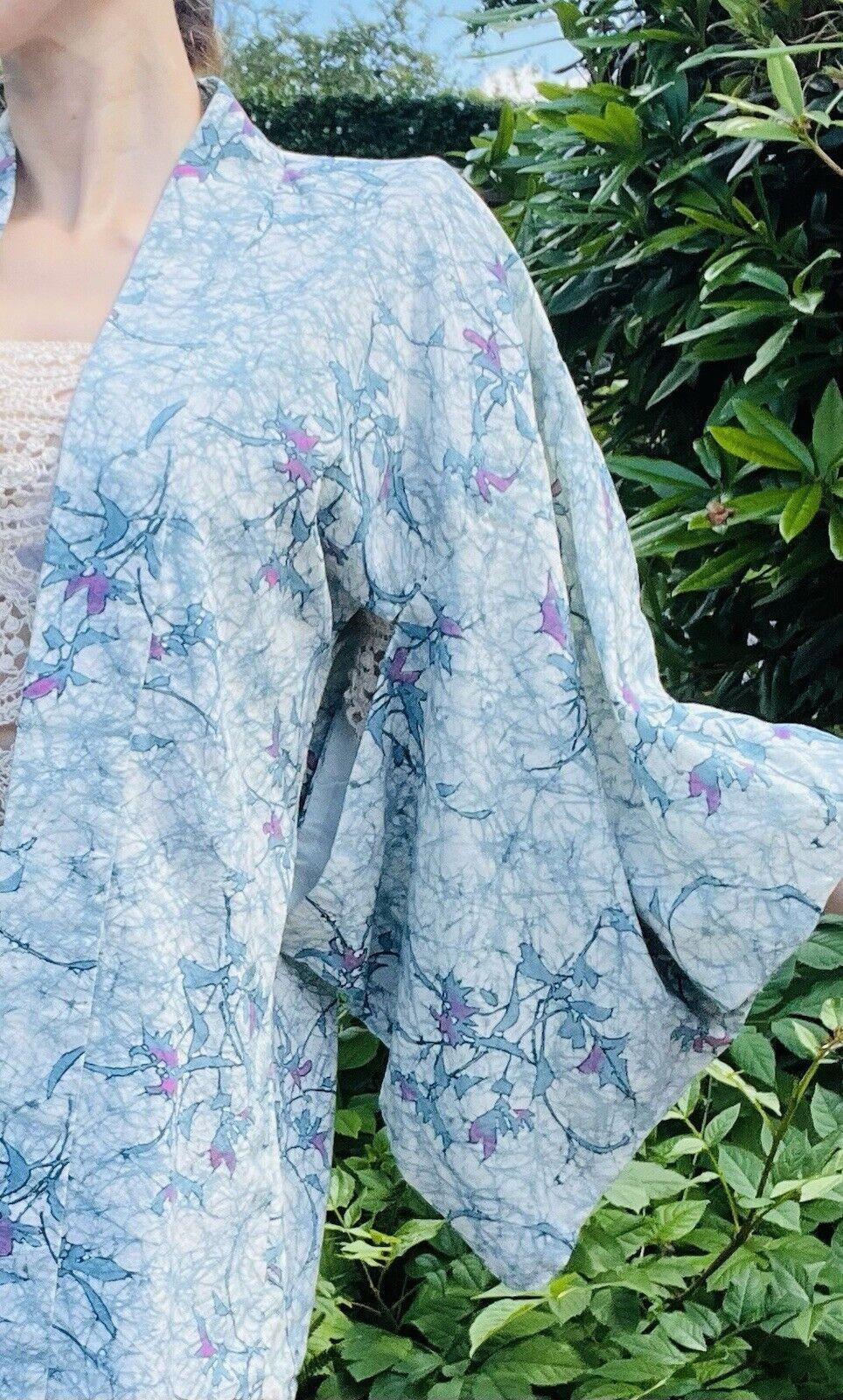 Vintage 1970s Hippie Boho Kimono Jacket With Blue retro Abstract Print Free Size