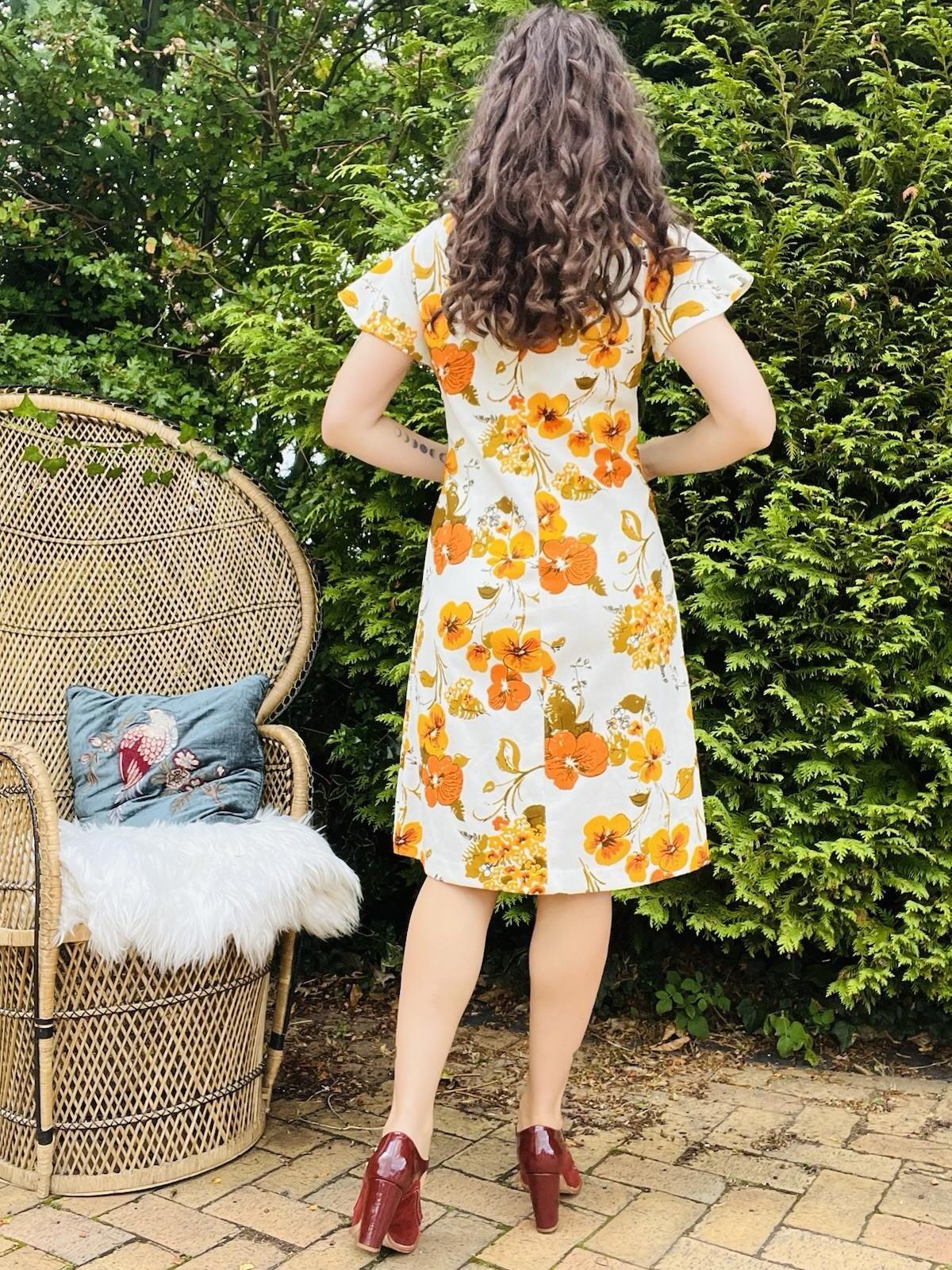 Vintage 1960s Floral Dress Short Sleeve Bold Flower Print Knee Length Dress 12