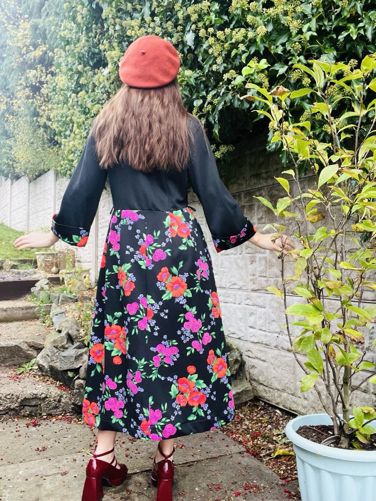 1970s Floral Shirt Dress Black Size 14 True Vintage, Dagger Collar, Midi Length