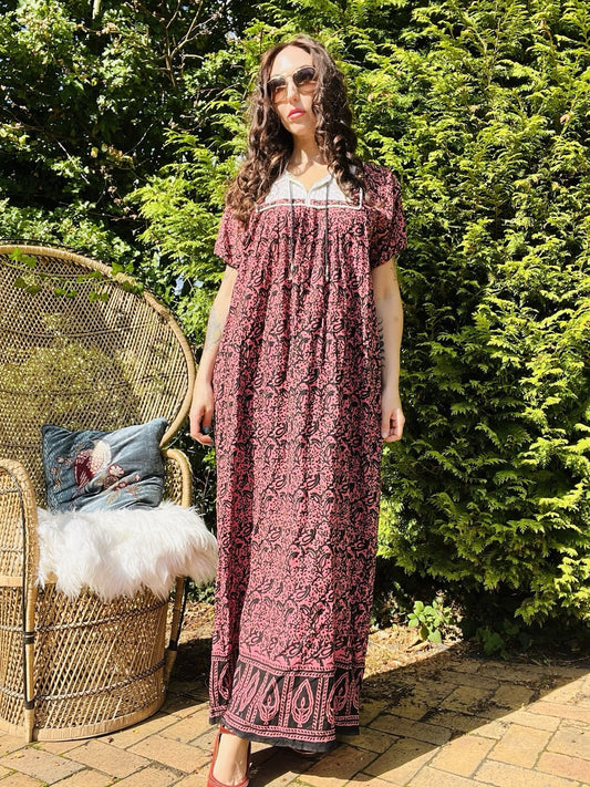 Vintage 1970s Maxi Dress, Hippie Boho Paisley Style With Bib Collar - Red 16