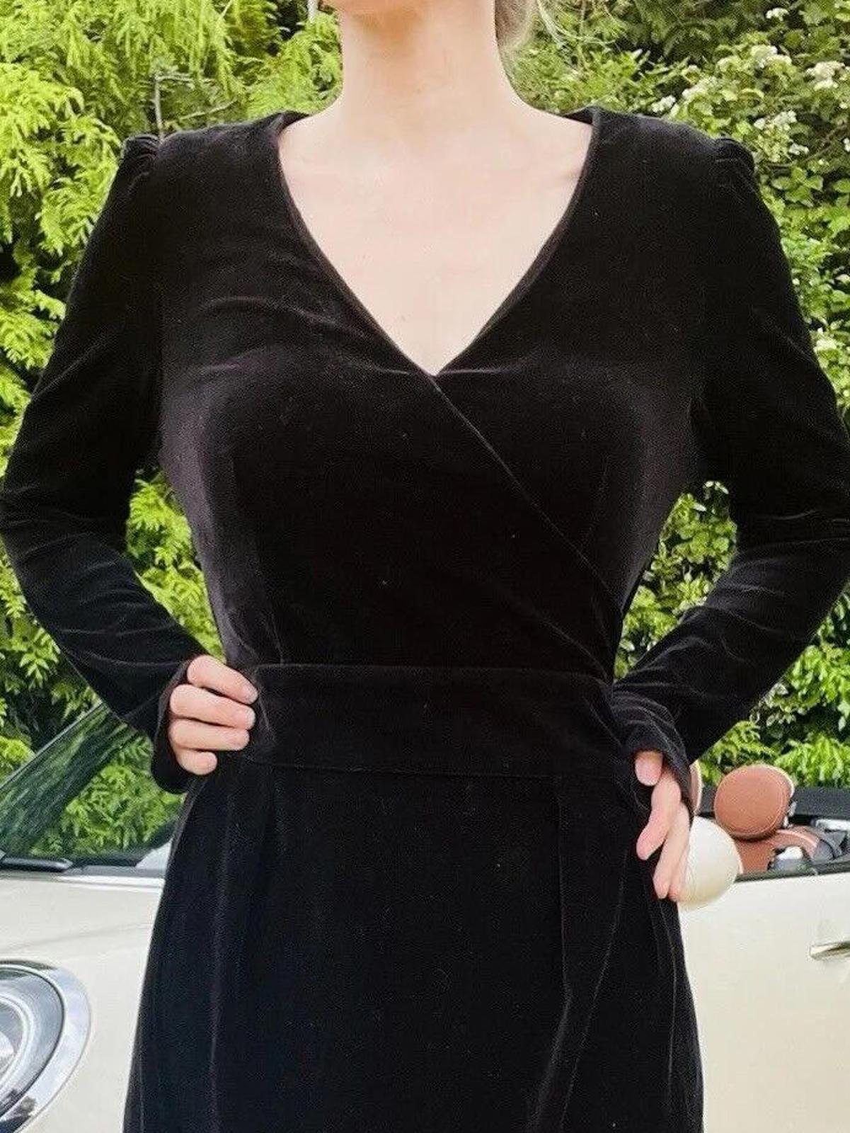 Vintage 1980s Velvet Dress Knee Length With Long Sleeves Black Size 10 to 12