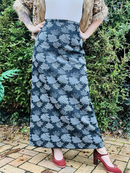 Vintage 1970s Long Skirt Autumn Leaf Print Silver Black Maxi Length Size 8