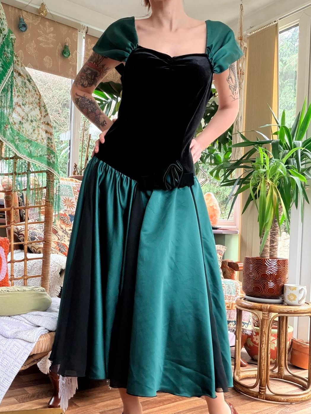 Vintage 1990s cocktail dress size 14 Black and Green velvet Dress cap sleeves