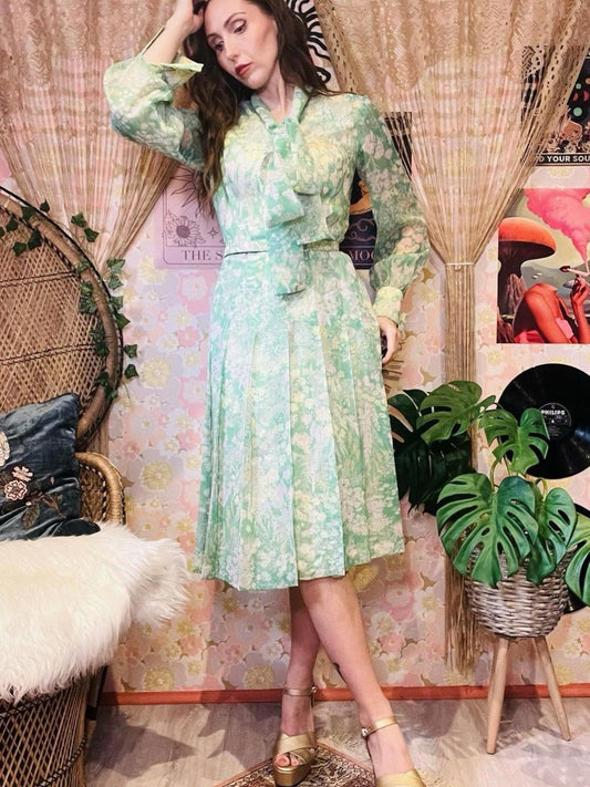 Vintage 1960s Shirt Dress Pleated Long Sleeve With Pussy Bow And Belt Green 12
