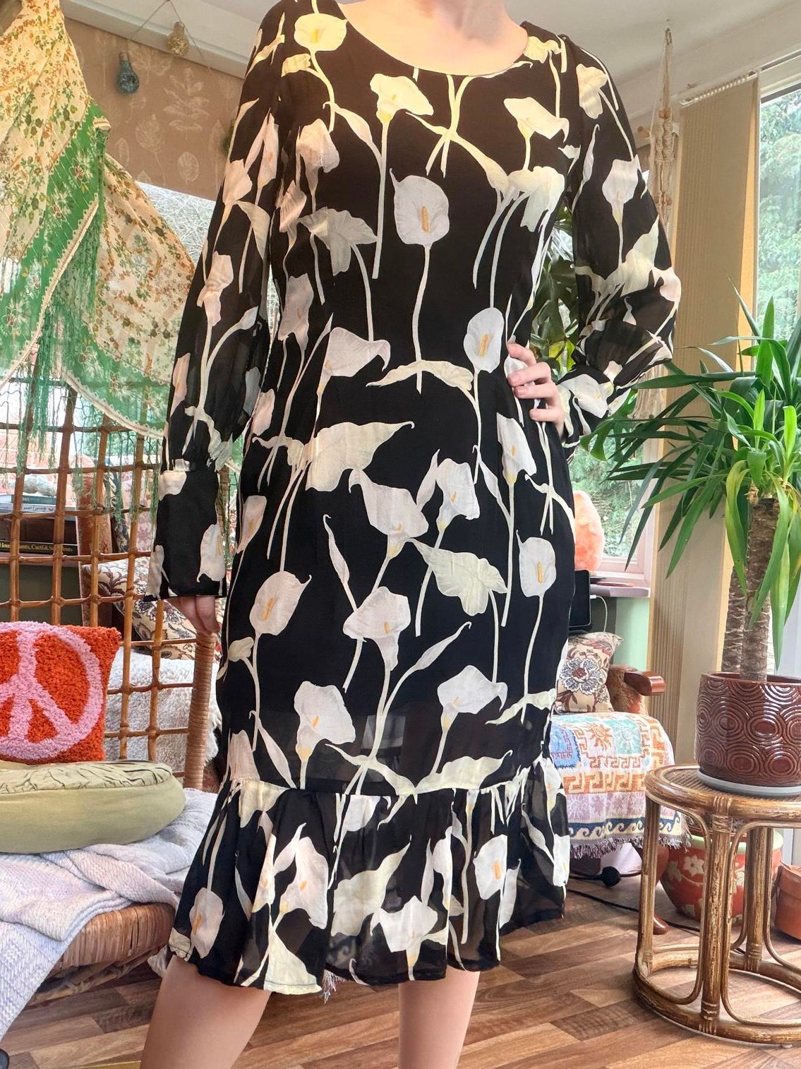 Black Floral Midi Dress size 14 long sleeve frilly hem Lilly flower design