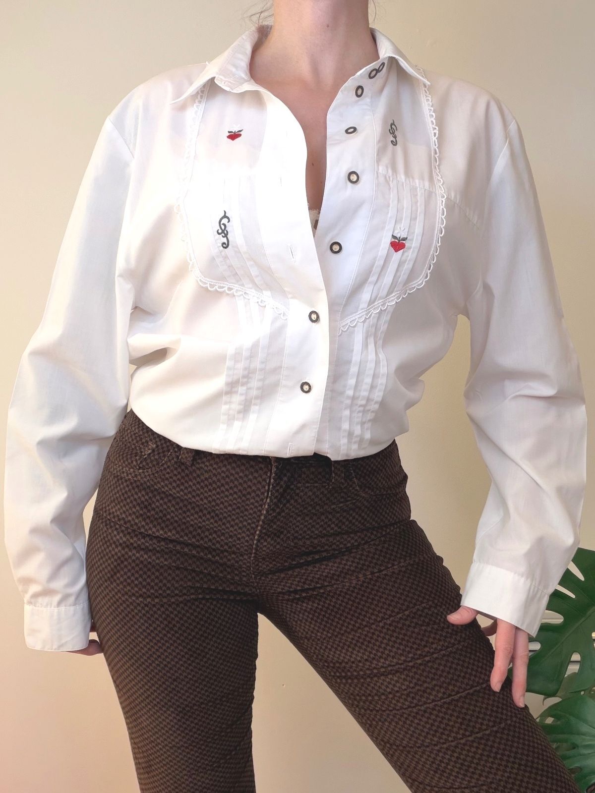 Vintage oversized blouse White Long Sleeve Shirt Embroidered Details size 12
