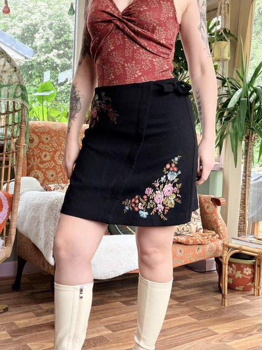 Vintage Y2K Mini Skirt By Oasis Black Floral Embroidered Wrap Skirt Size 10