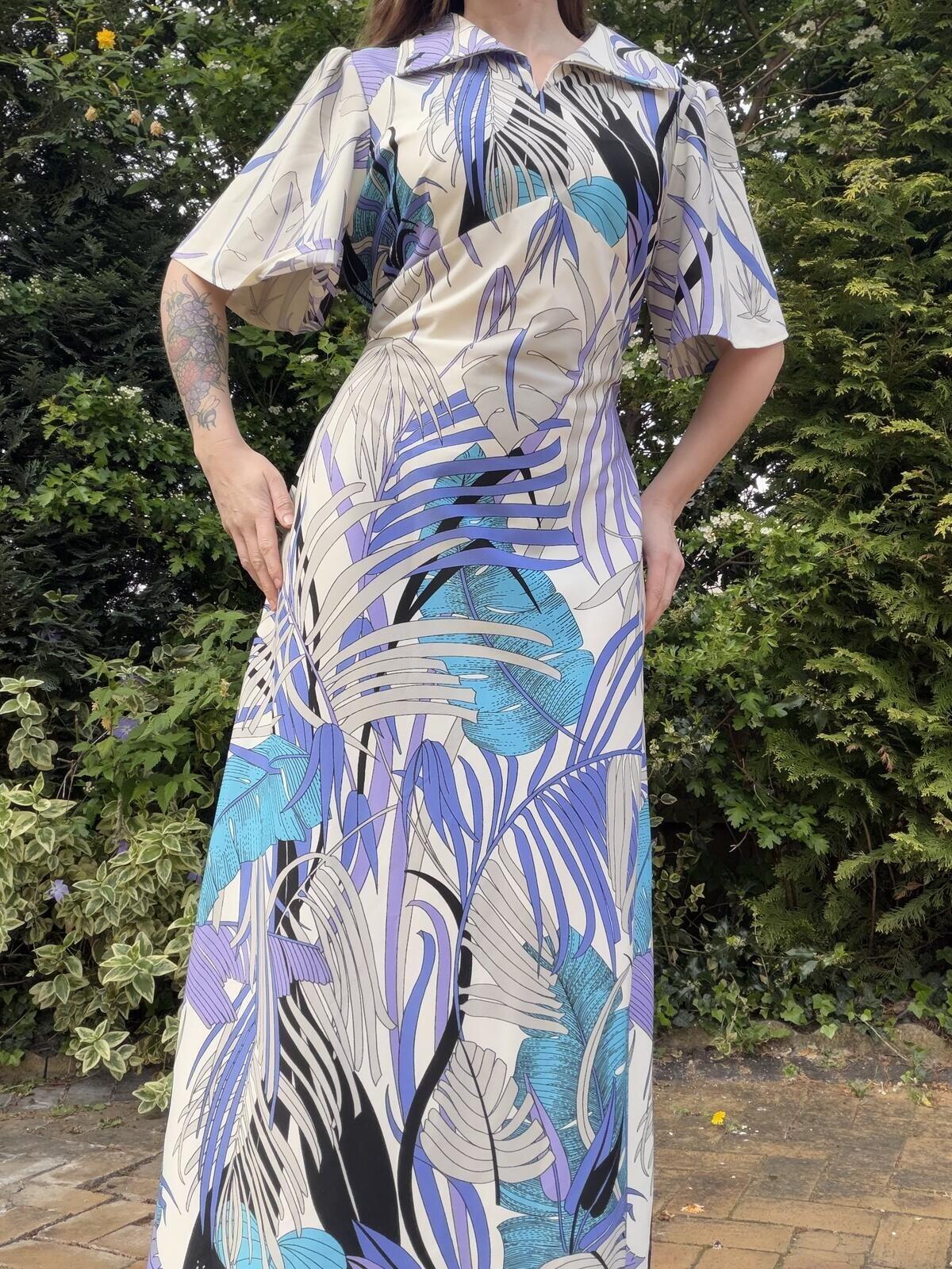 Vintage 1970s Maxi Dress with Abstract Leaf Print and Flared Sleeves Size 20