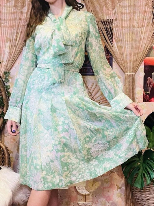 Vintage 1960s Shirt Dress Pleated Long Sleeve With Pussy Bow And Belt Green 12