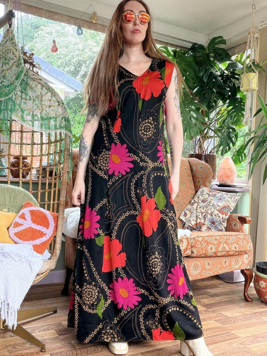 Vintage 1970s Maxi Dress Black Long Dress with Bold Floral Print Size 16