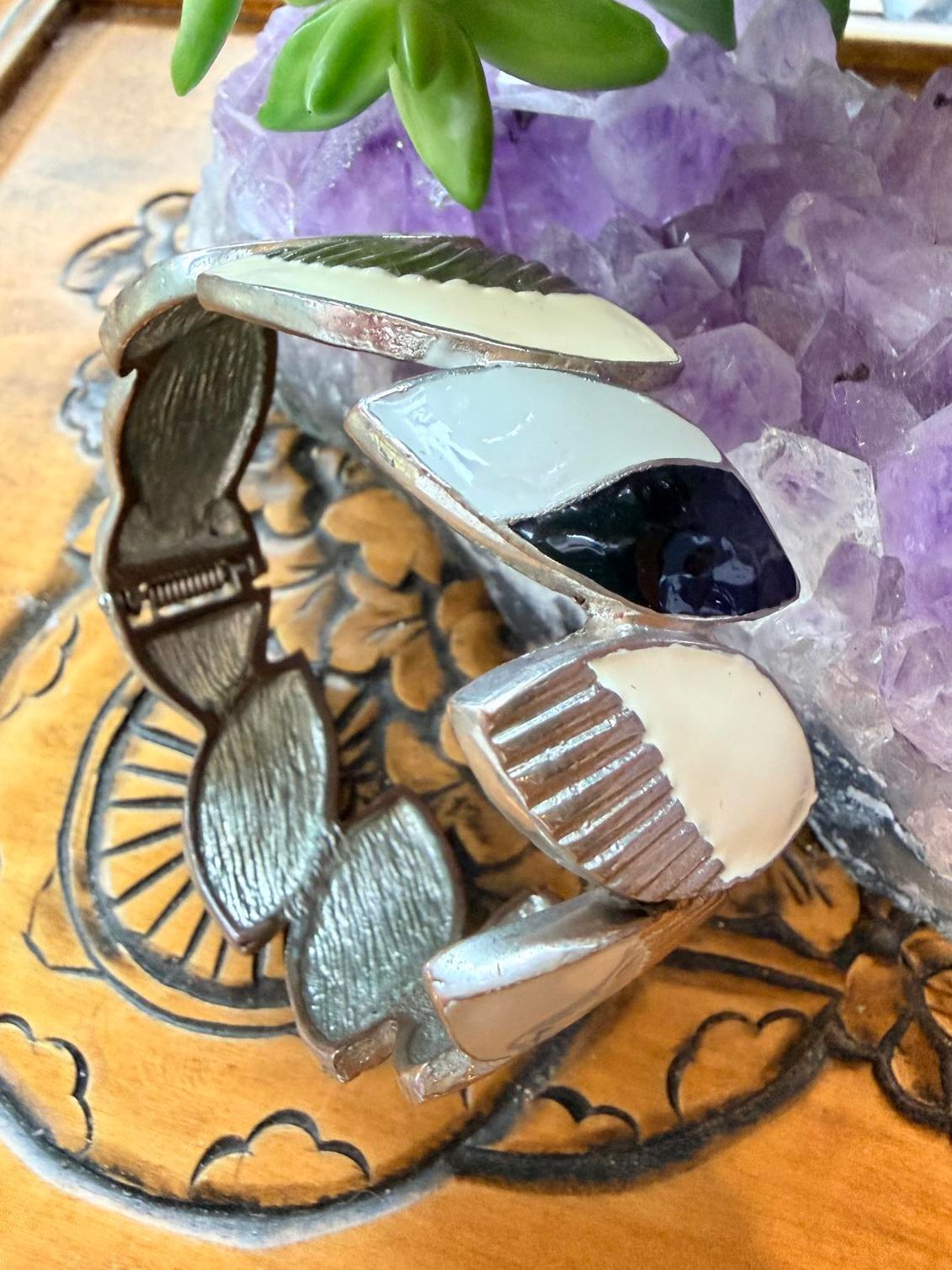 Vintage 1980s Enamel bracelet Geometric silver tone metal spring hinge bangle
